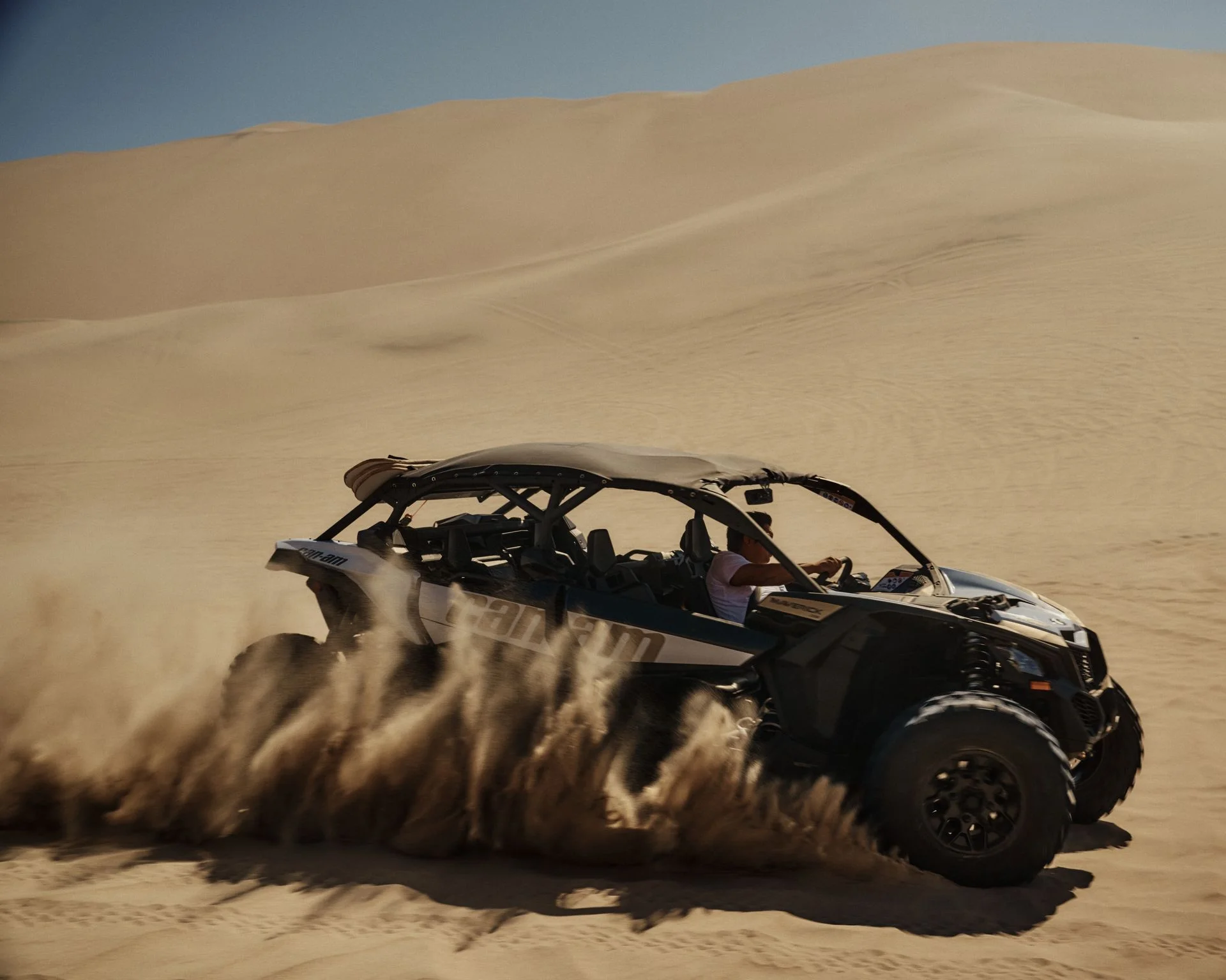 Conducción de Polaris en Huacachina