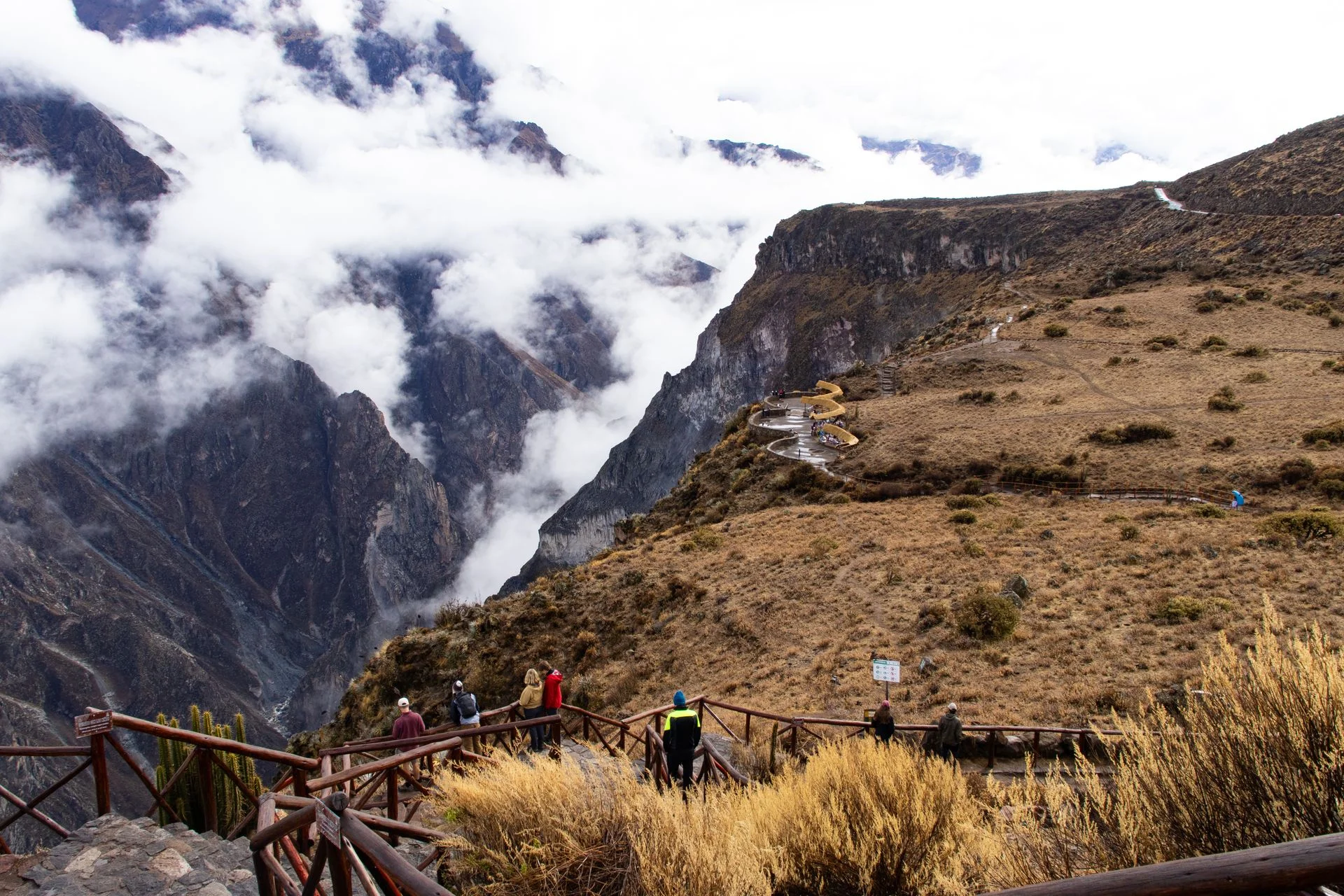 Montañas y senderos del Colca