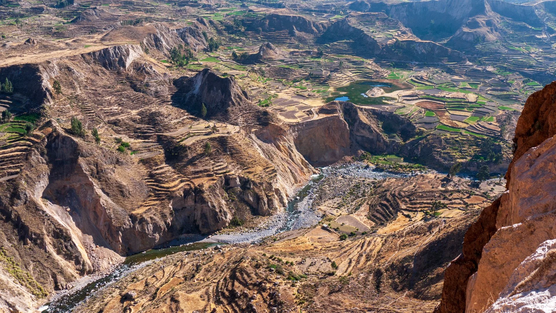 Terrazas y valles del Cañón del Colca