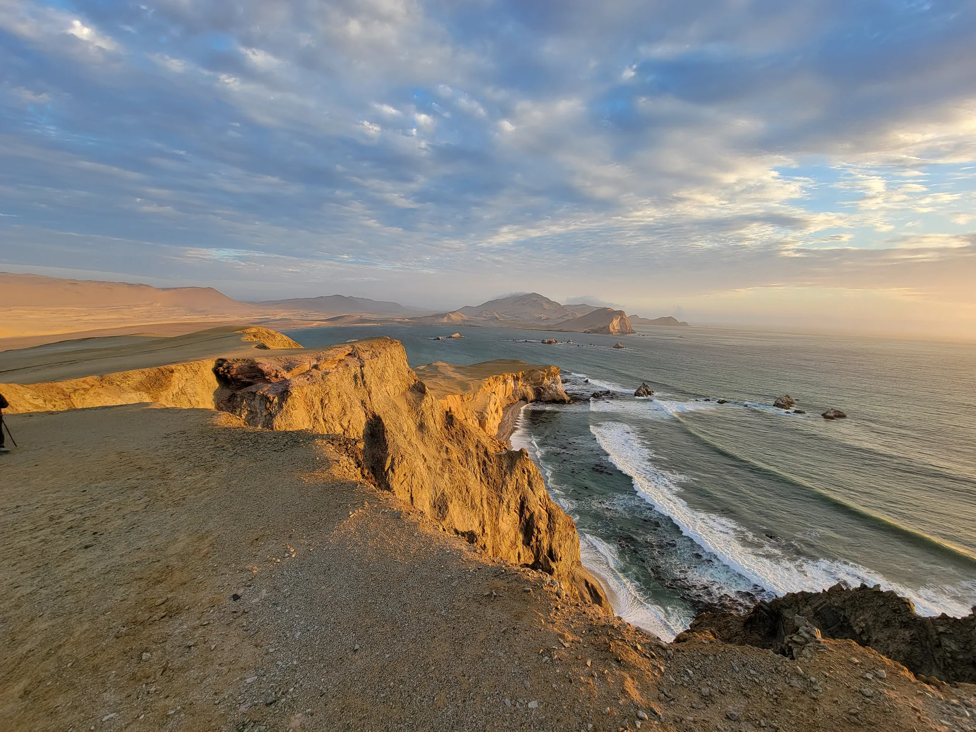 Caminata al atardecer en Paracas