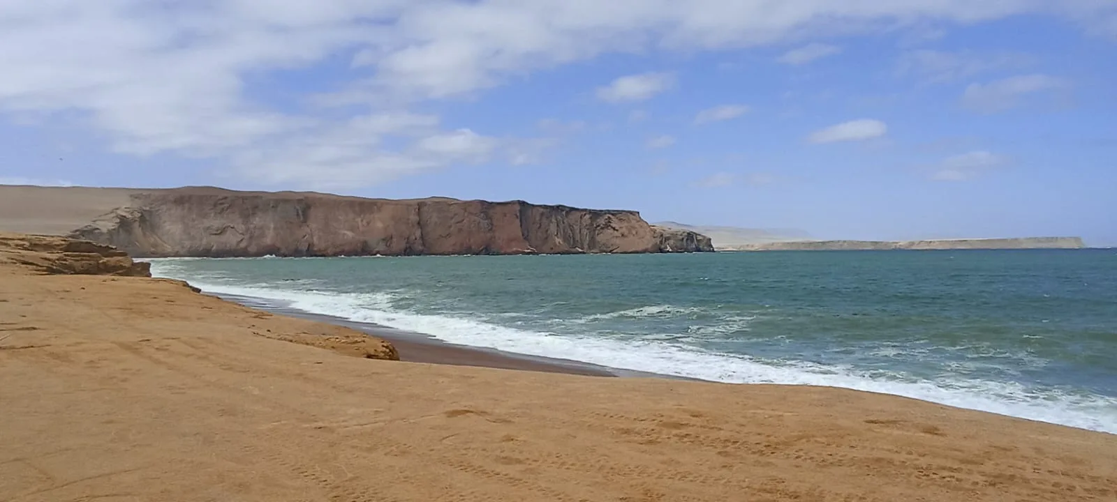 Dunas junto al mar Paracas